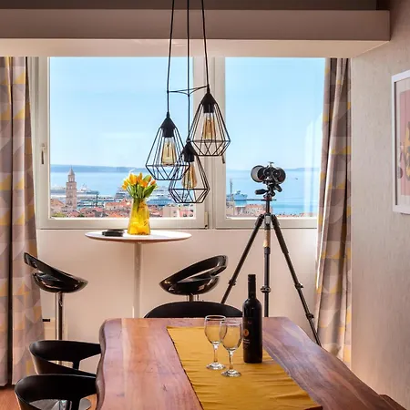 Anthea's Of Centre Penthouse Apartman *